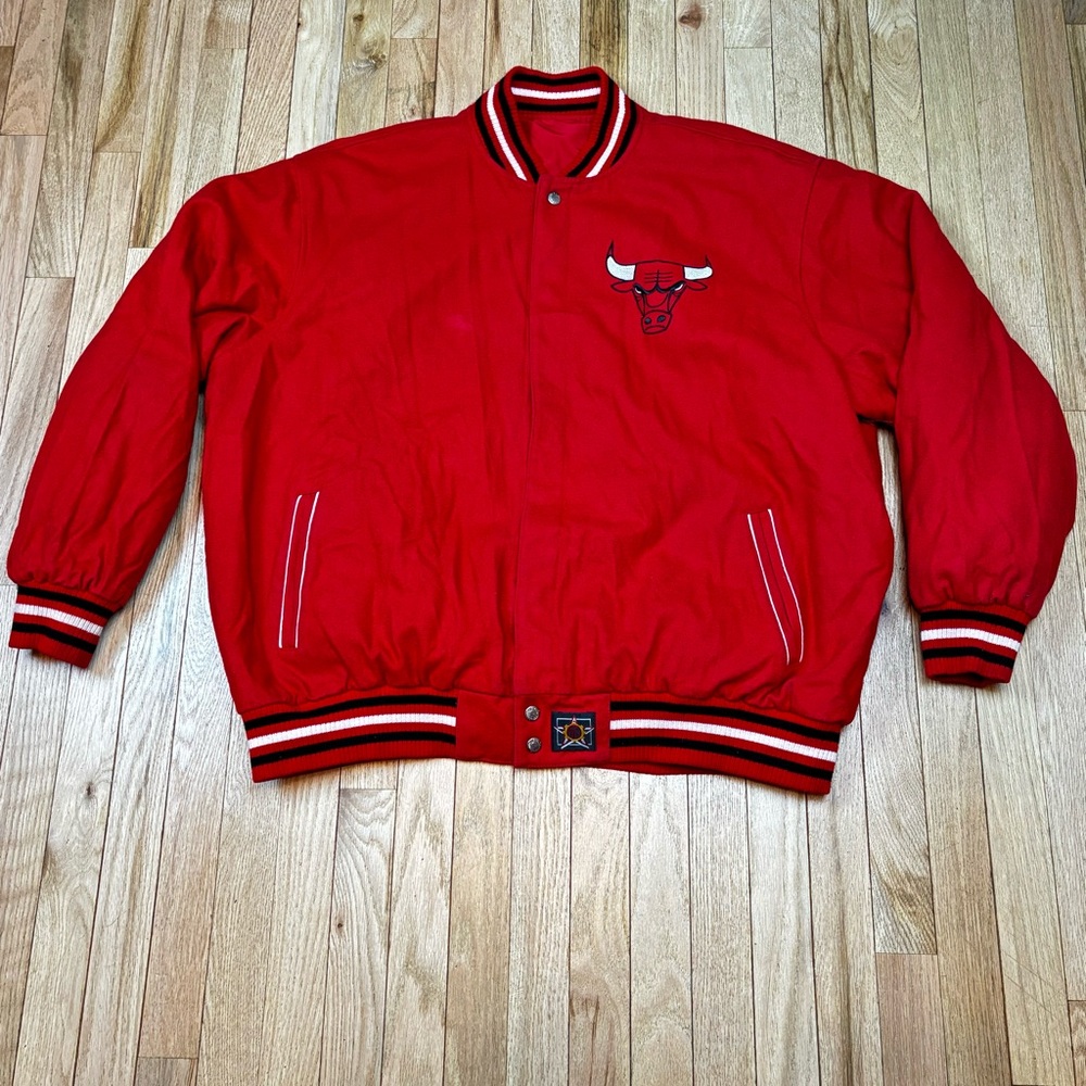 Chicago Bulls Red Jacket - Picture 3 of 13